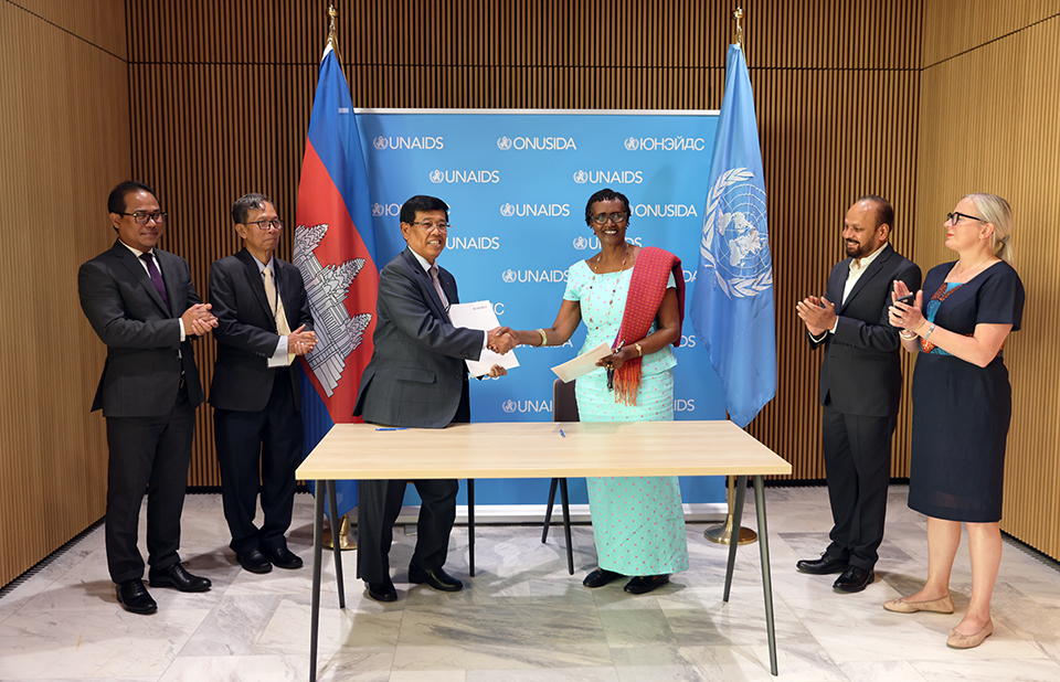 GENEVA, 24 June 2025—Cambodia has strengthened their joint efforts to combat the AIDS pandemic by signing a new cooperation agreement with UNAIDS for a year and pledging US$ 100,000.