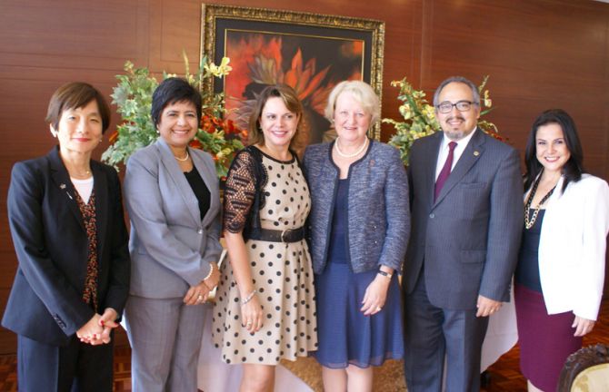 From left to right:  Yoriko Yasukawa, Costa Rica UN Resident Coordinator; Rebeca Arias, Regional Director of UNDP Regional Center for Latin America and the Caribbean;   Ana Elena Chacón, Costa Rica Vice-President; Jan Beagle, UNAIDS Deputy Executive Direc