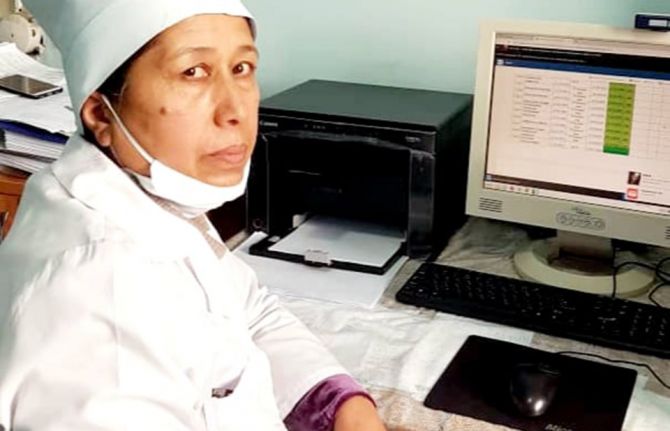 Like many health-care workers, Malika has been caught up in the fight against COVID-19. UNAIDS met her recently in her office in the clinic, adjacent to a blossoming apple orchard, and spoke to her about her background and work.