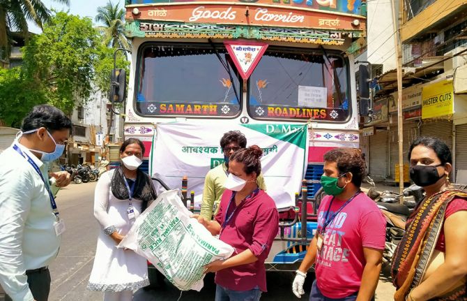 A few days after the lockdown measures in India went into effect, the Humsafar Trust’s teams received desperate calls from people with no place to live and no income, explained Vivek Anand, Chief Executive Officer of the Humsafar Trust, a lesbian, gay, bi