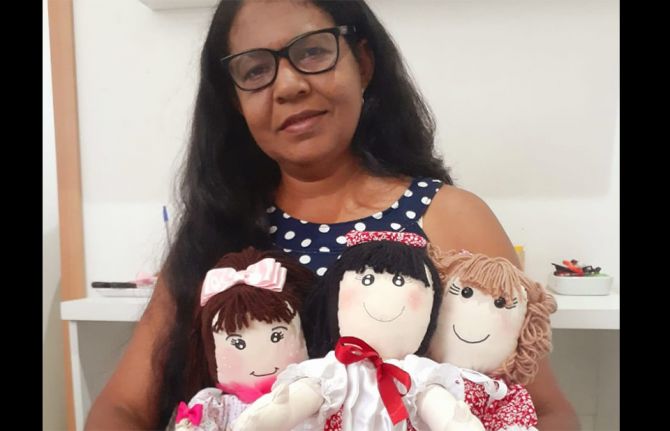 Michele Almeida, 51, agrees on the importance of connection and mutual support. "I really enjoyed meeting and interacting with the group of women participating in this project. In addition to reconnecting with my origins and my childhood, the techniques I